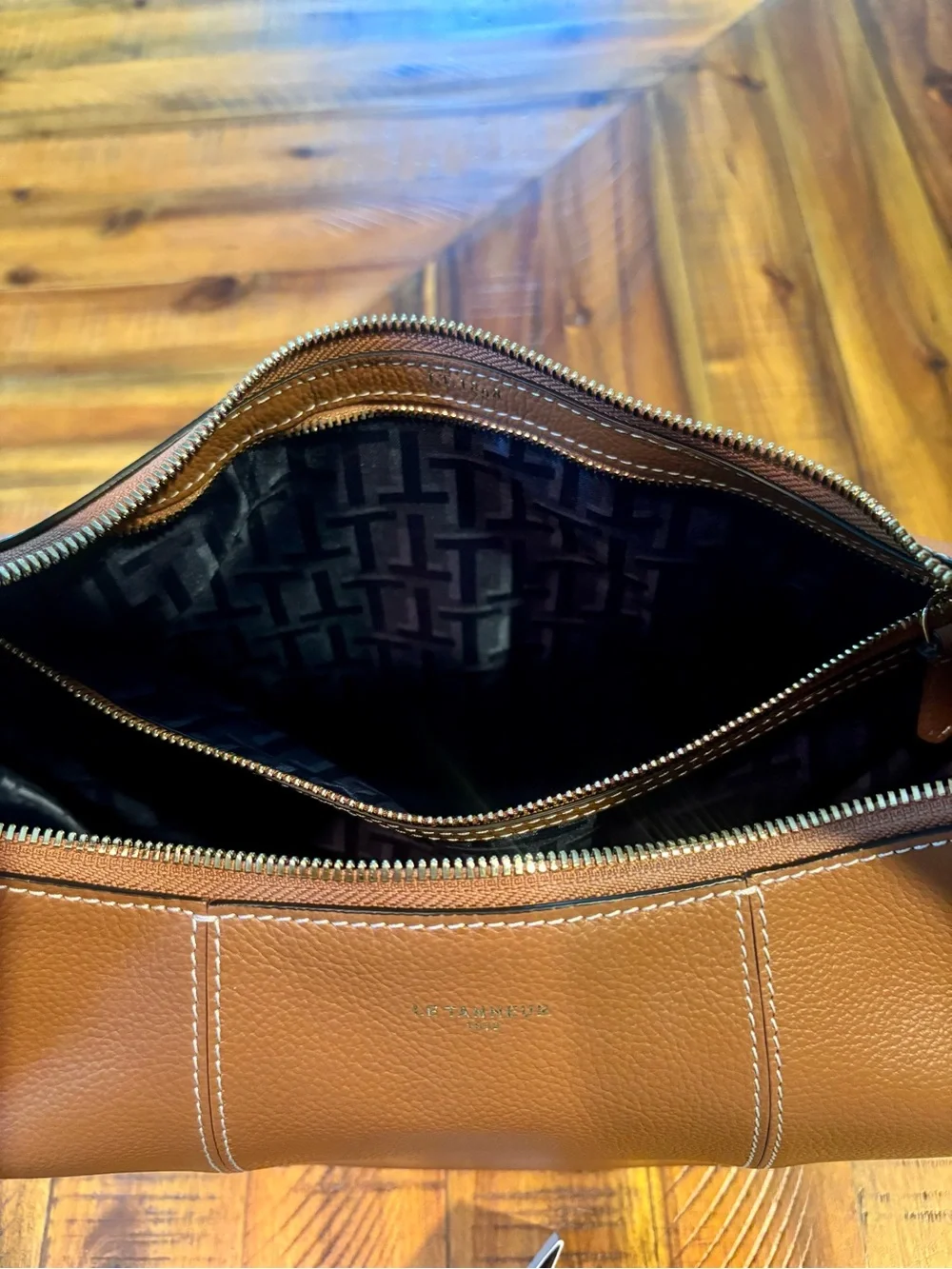 Le Tanneur medium leather hobo bag in tan